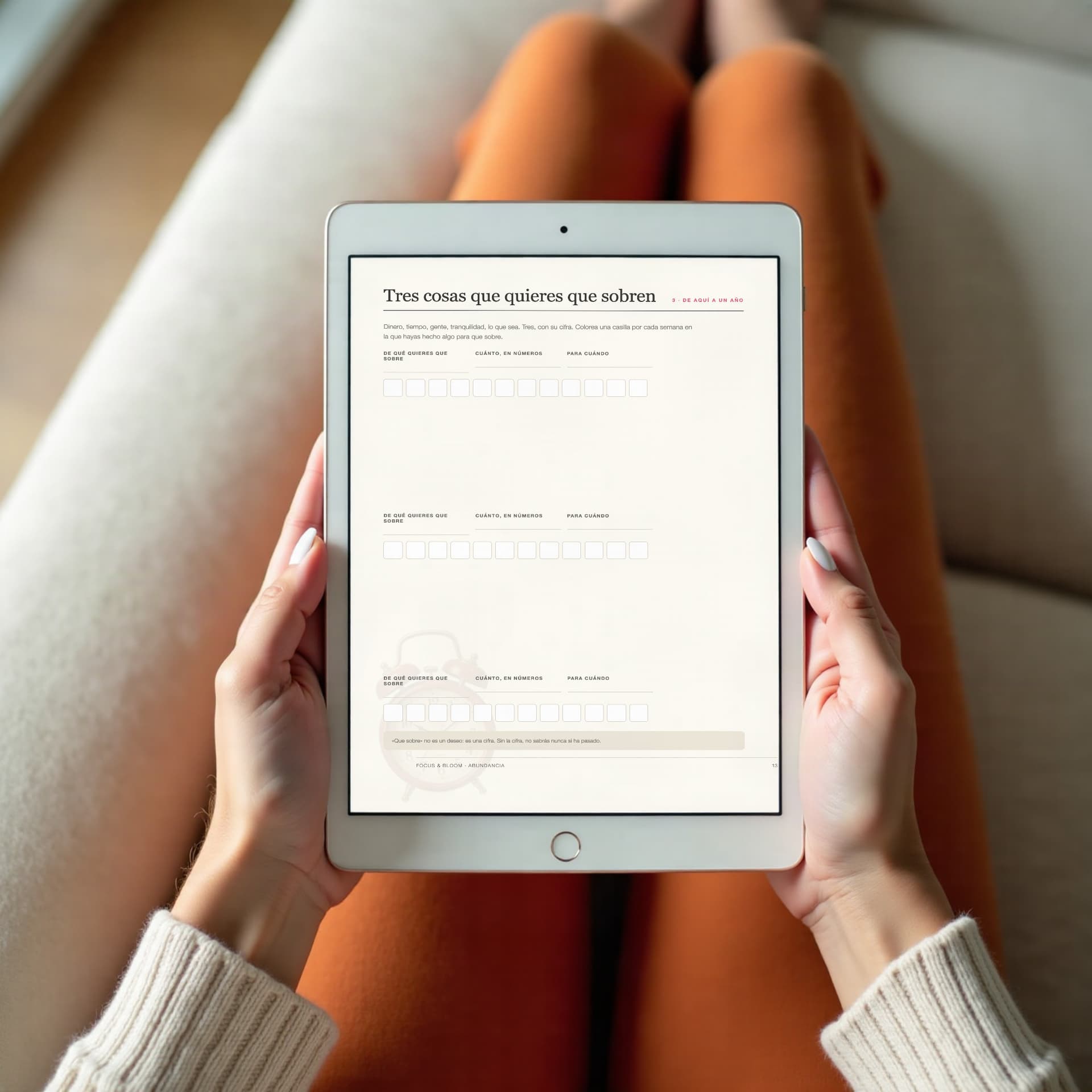 En la tablet, en las manos